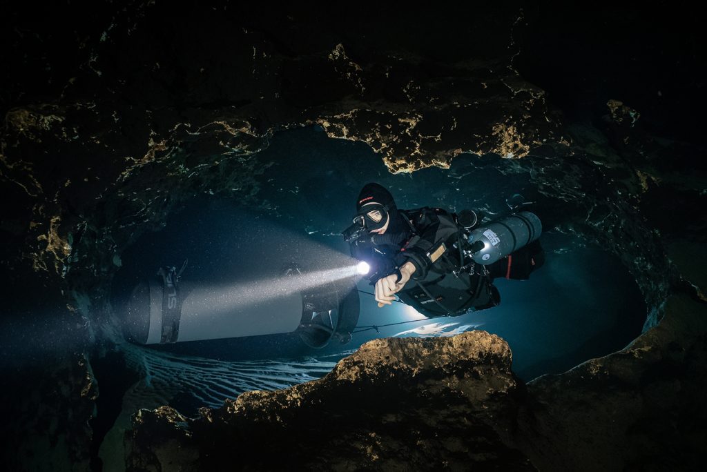 Cave diver sporting the Dive Rite Choptima.