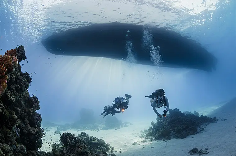 divers below boat