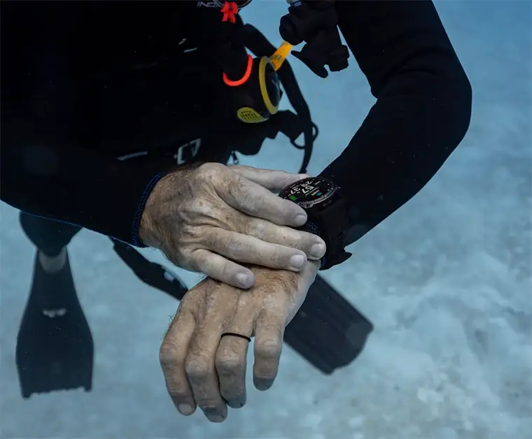 Divers messaging with the Garmin Mk3