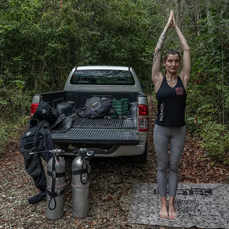 yoga side bending pose