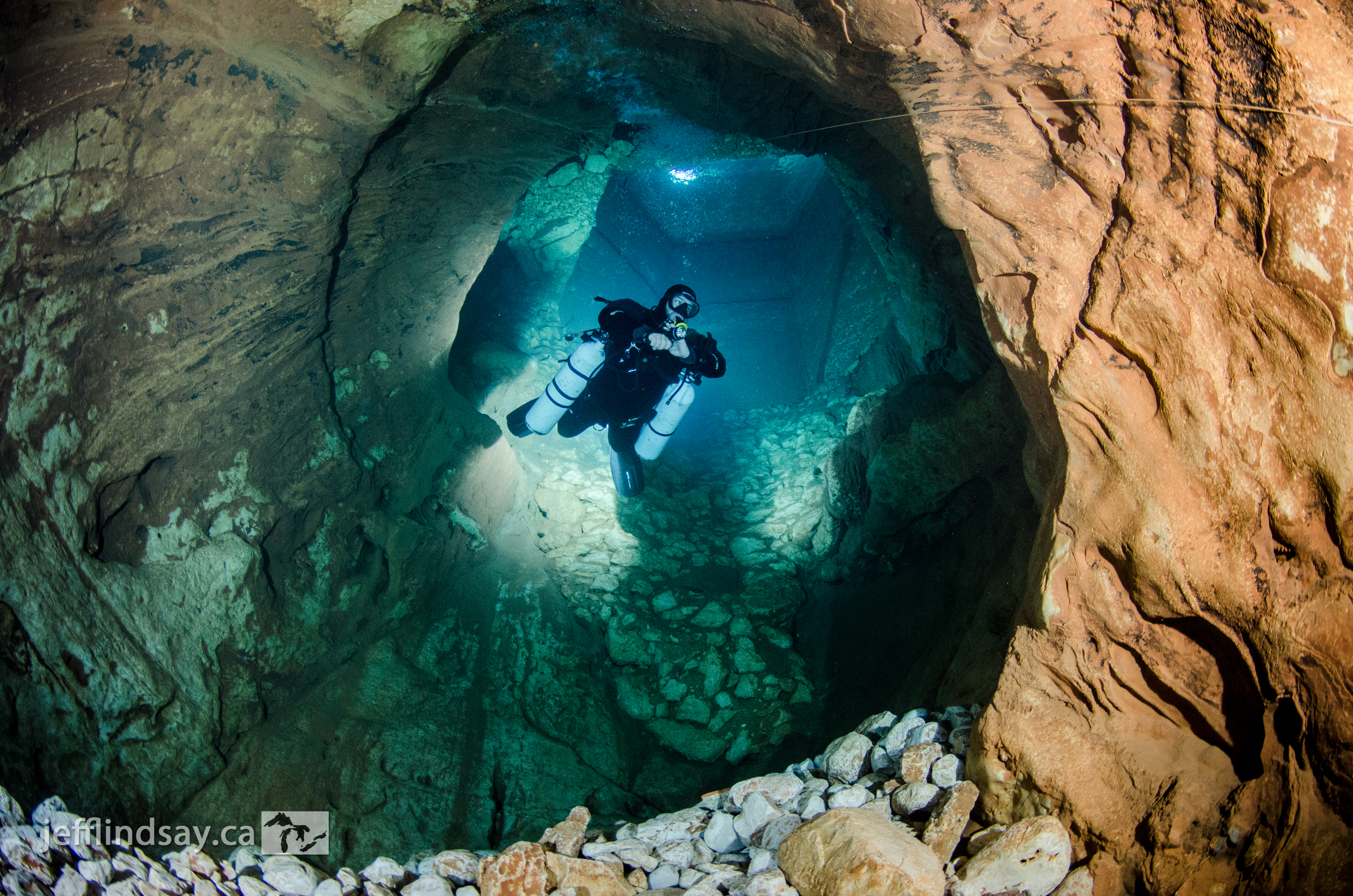 cave diving portugal